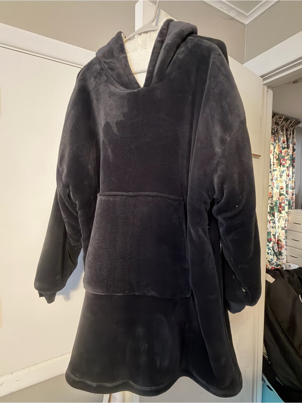 Plush HUGGLE Black Women's Warm long robe/hoody